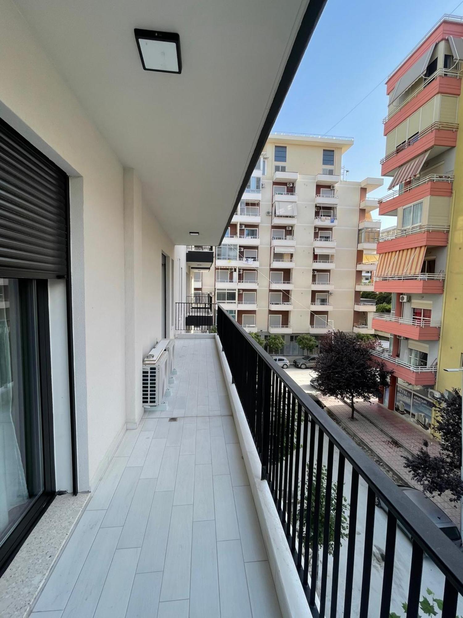 Modern Apartment In Central Vlorë Exterior foto