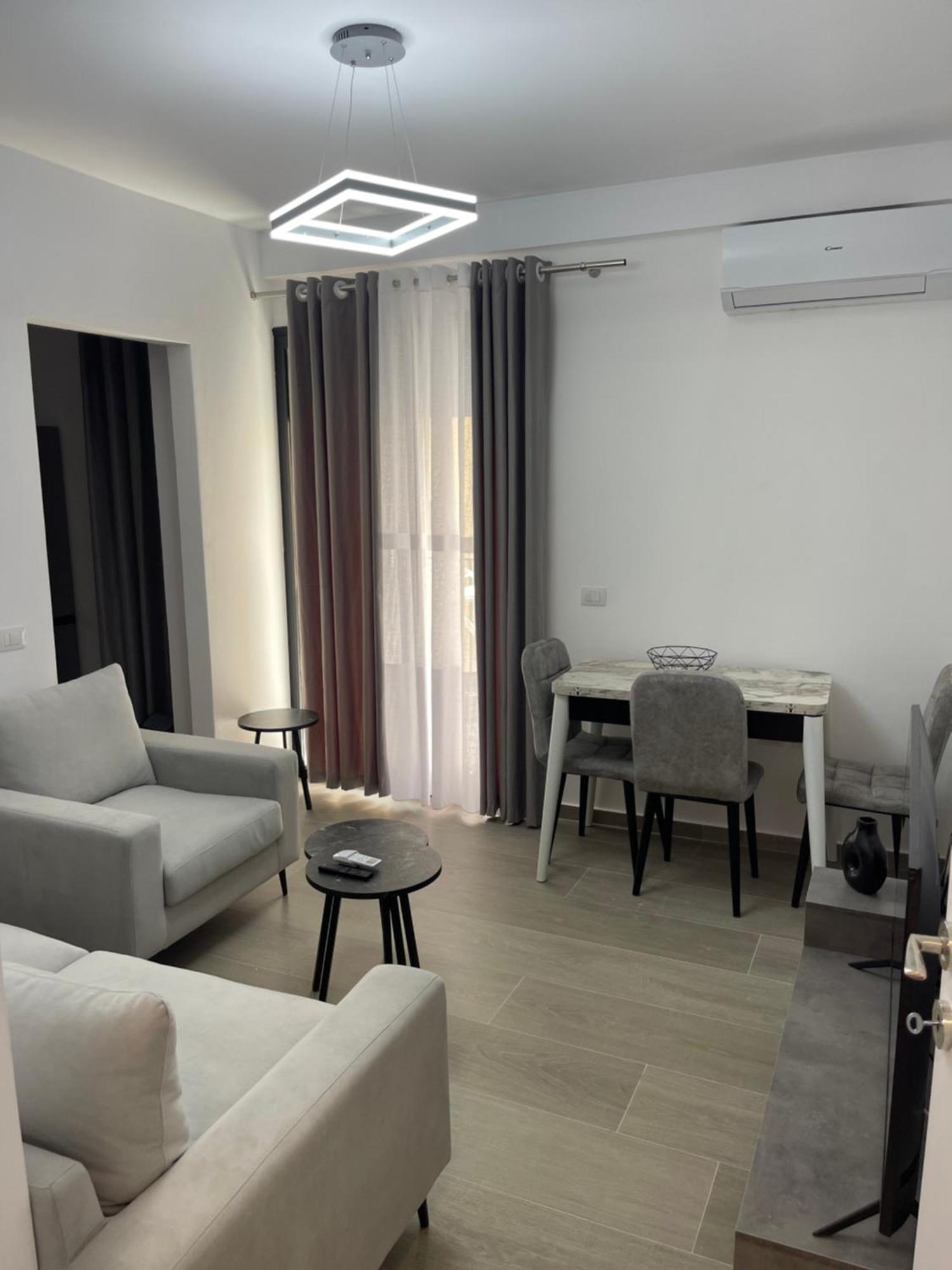 Modern Apartment In Central Vlorë Exterior foto