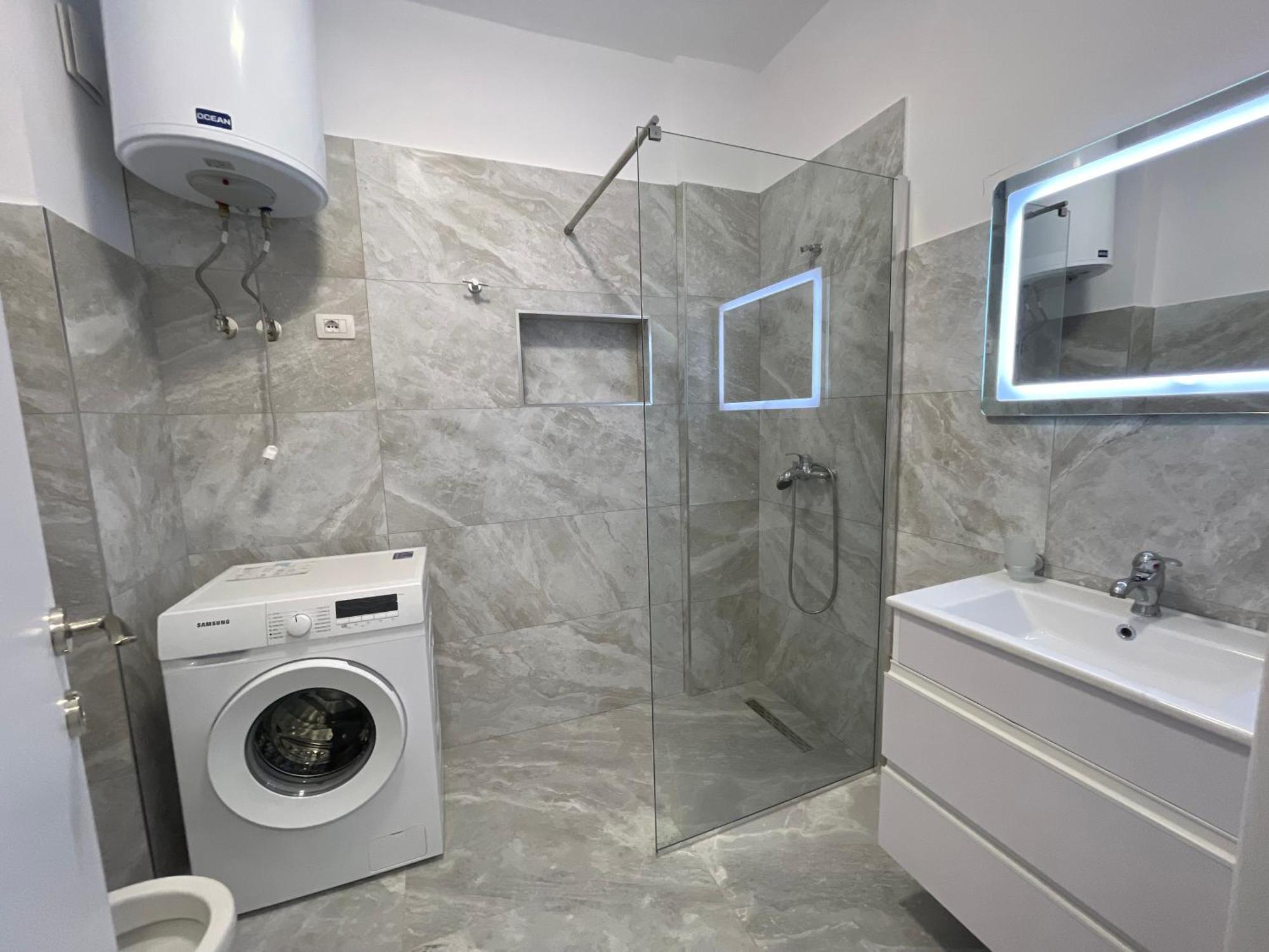 Modern Apartment In Central Vlorë Exterior foto